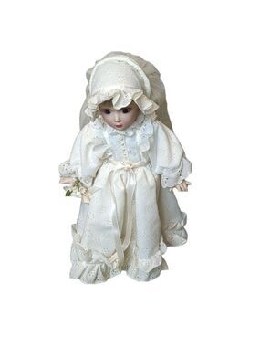 The Danbury mint porcelain doll Sarah a frontier bride